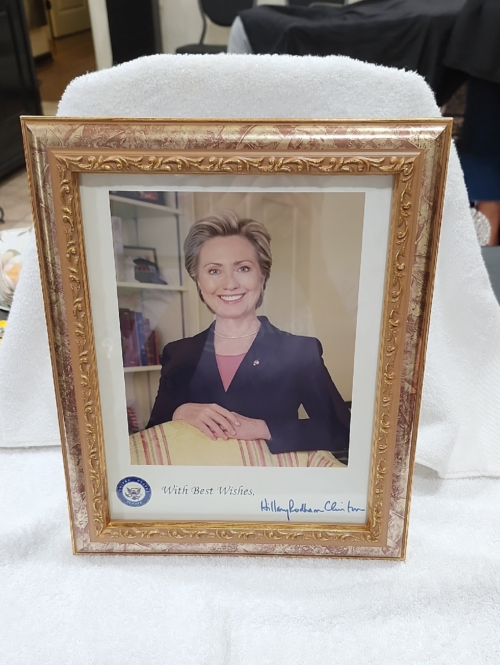 FORMER FIRST LADY AND SENATOR HILLARY RODHAM CLINTON FRAMED HAND SIGNED PHOTO